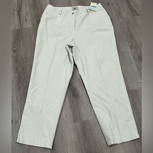 NWT Women’s Curvy Fit L.L. Bean Size 20 Tall Wrinkle Resistant Khaki Slacks Pant